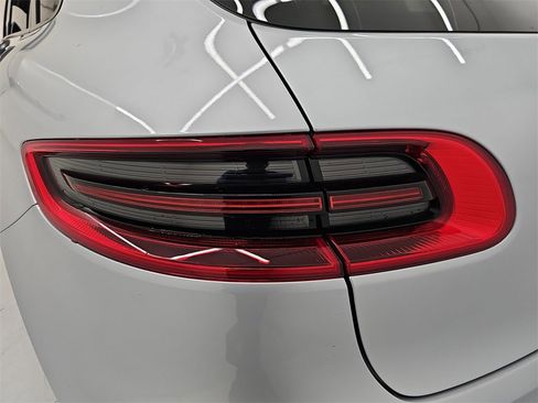 Used 2018 Porsche Macan image 49