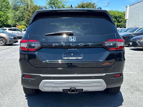 Certified 2025 Honda Pilot TrailSport image 3