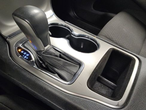 Used 2018 Jeep Grand Cherokee Laredo image 26