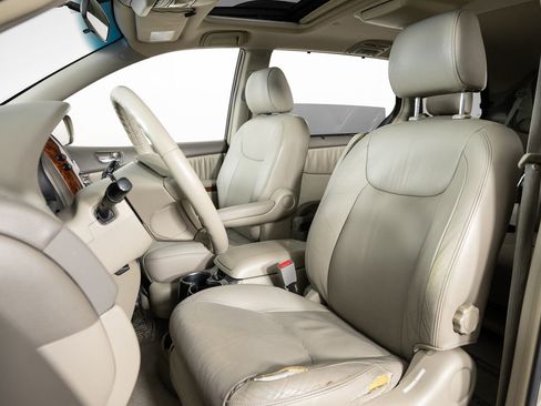Used 2004 Toyota Sienna XLE Limited image 16