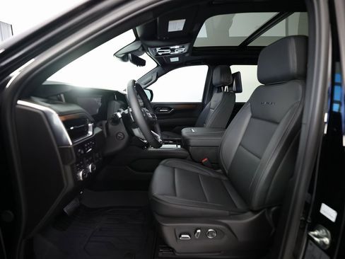 Used 2026 GMC Yukon XL Denali w/ Denali Reserve Package image 19