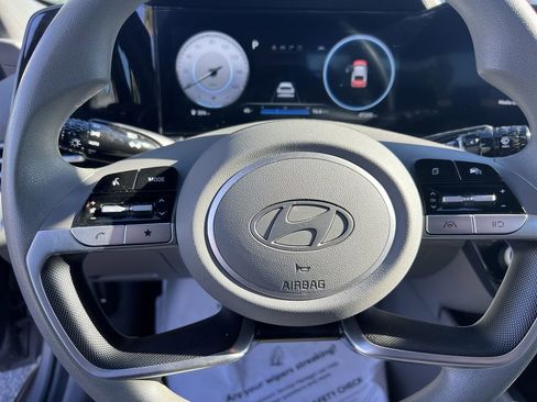 Used 2024 Hyundai Elantra SEL image 18