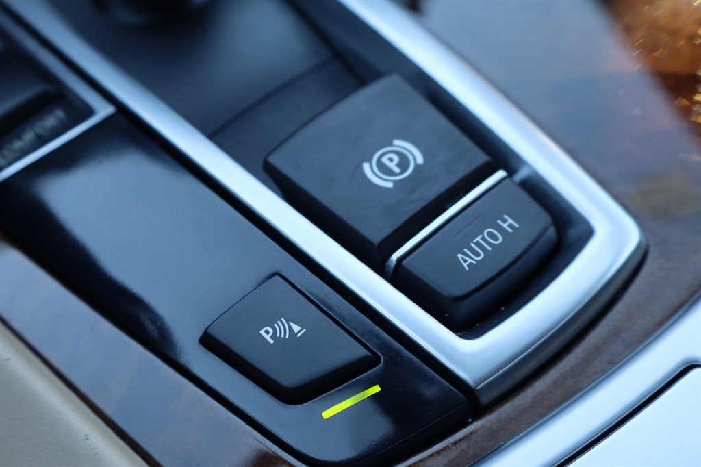 Used 2013 BMW 750Li RWD image 35