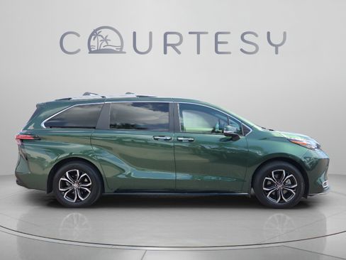 Certified 2025 Toyota Sienna Platinum AWD/4WD image 6