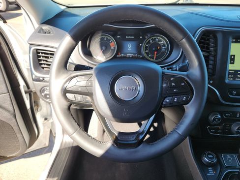 Used 2023 Jeep Cherokee Altitude Lux image 17