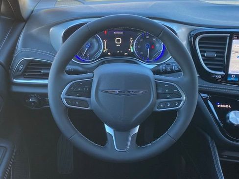 New 2026 Chrysler Pacifica Limited w/ Uconnect Theater Family Group image 41