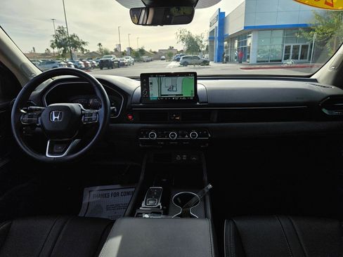 Used 2025 Honda Pilot Elite image 17