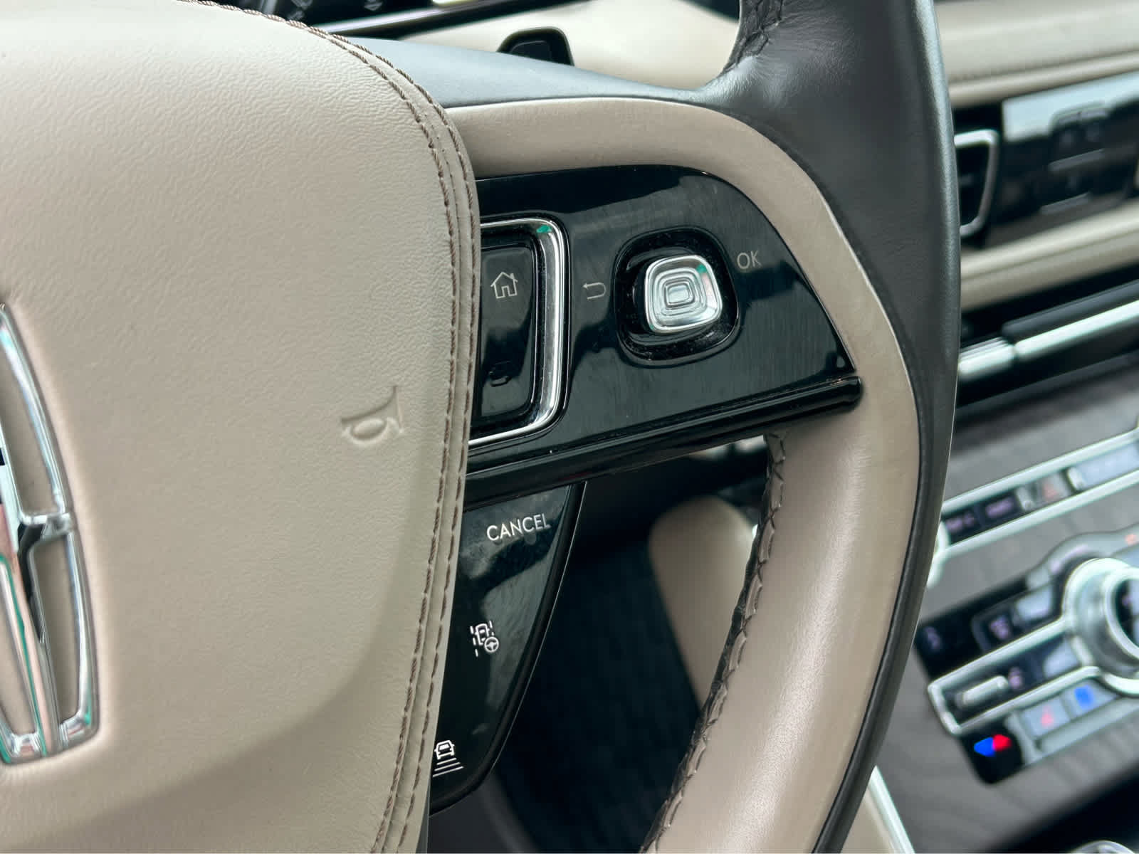 Used 2020 Lincoln Aviator Reserve w/ Equipment Group 202A AWD/4WD image 38