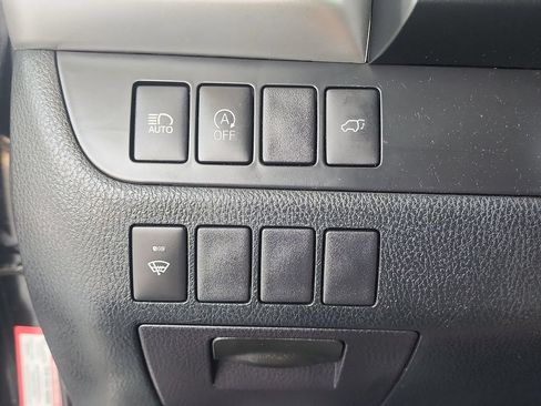 Used 2019 Toyota Highlander XLE AWD/4WD image 18