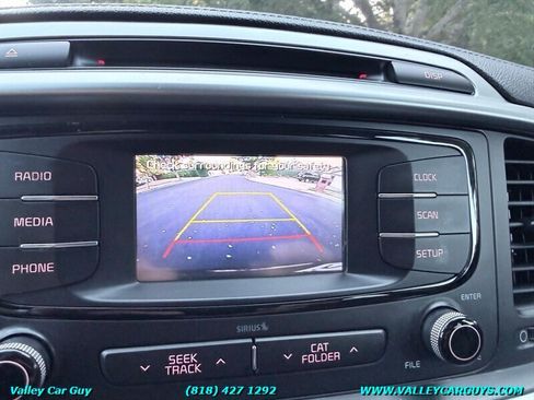 Used 2017 Kia Sorento FWD image 16