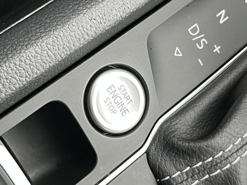 Used 2021 Volkswagen Atlas SE image 37