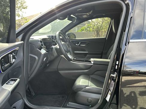 Used 2025 Mercedes-Benz GLC 300 image 3