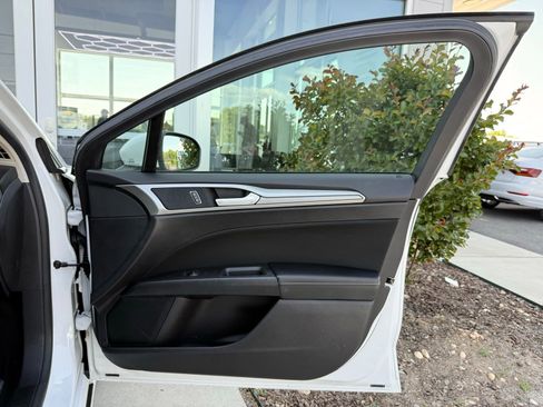 Used 2019 Ford Fusion SE FWD image 17