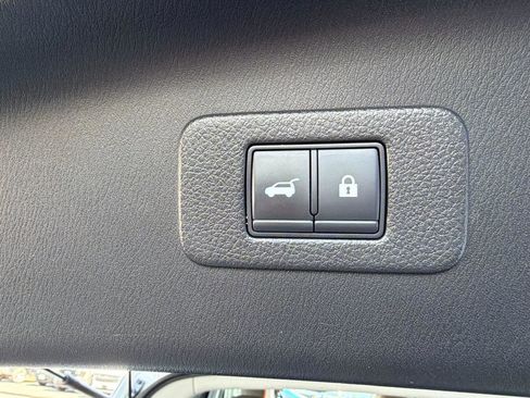 Used 2022 Nissan Armada SL w/ Captain's Chairs Package image 16