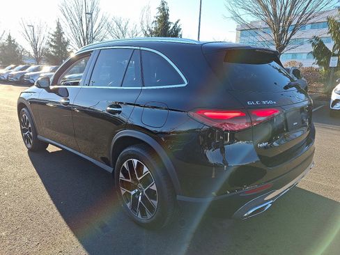 Used 2025 Mercedes-Benz GLC 350e 4MATIC image 4