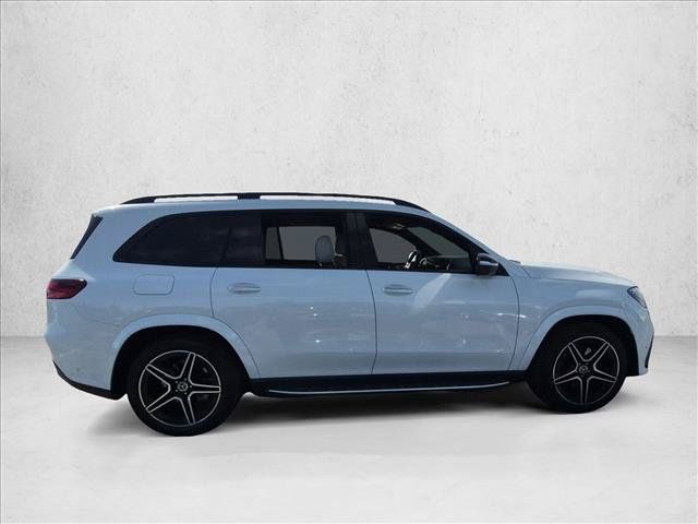Used 2025 Mercedes-Benz GLS 450 4MATIC image 4