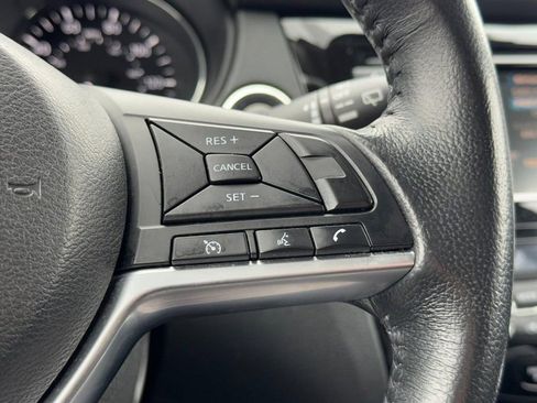 Used 2018 Nissan Rogue SV image 18