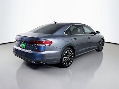 Used 2022 Volkswagen Passat 2.0T image 8