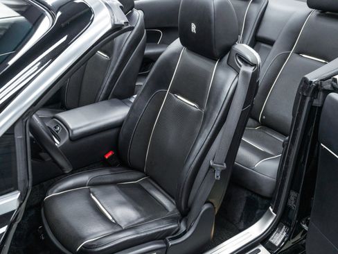 Used 2017 Rolls-Royce Dawn RWD image 20