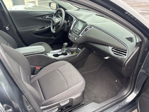 Used 2018 Chevrolet Malibu Hybrid image 35