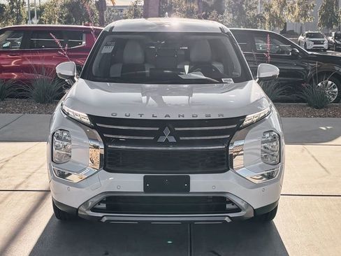 Used 2025 Mitsubishi Outlander SE FWD image 6