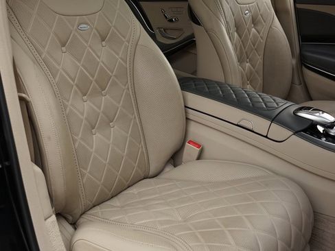 Used 2018 Mercedes-Benz Maybach S 560 4MATIC image 4