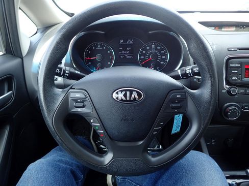 Used 2017 Kia Forte LX image 13