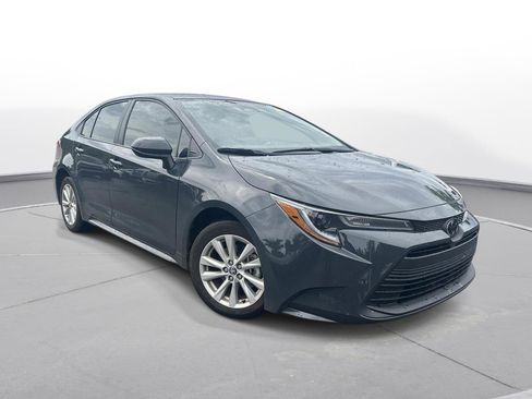 Used 2025 Toyota Corolla LE w/ LE Premium Package FWD image 4