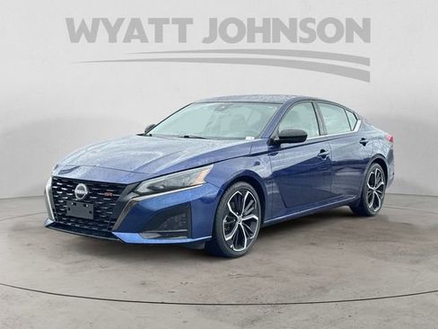 Used 2024 Nissan Altima 2.5 SR FWD image 1