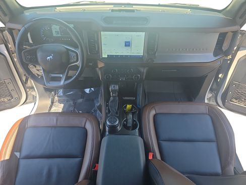 Used 2023 Ford Bronco Outer Banks w/ Sasquatch Package AWD/4WD image 9