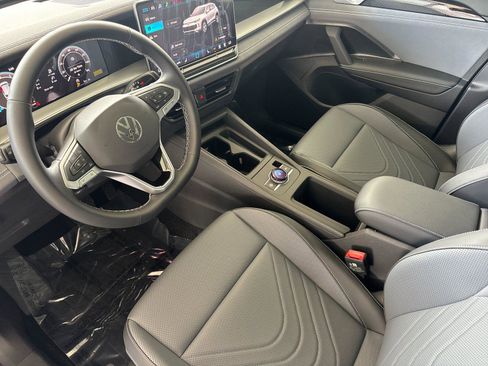 New 2026 Volkswagen Tiguan SE image 9