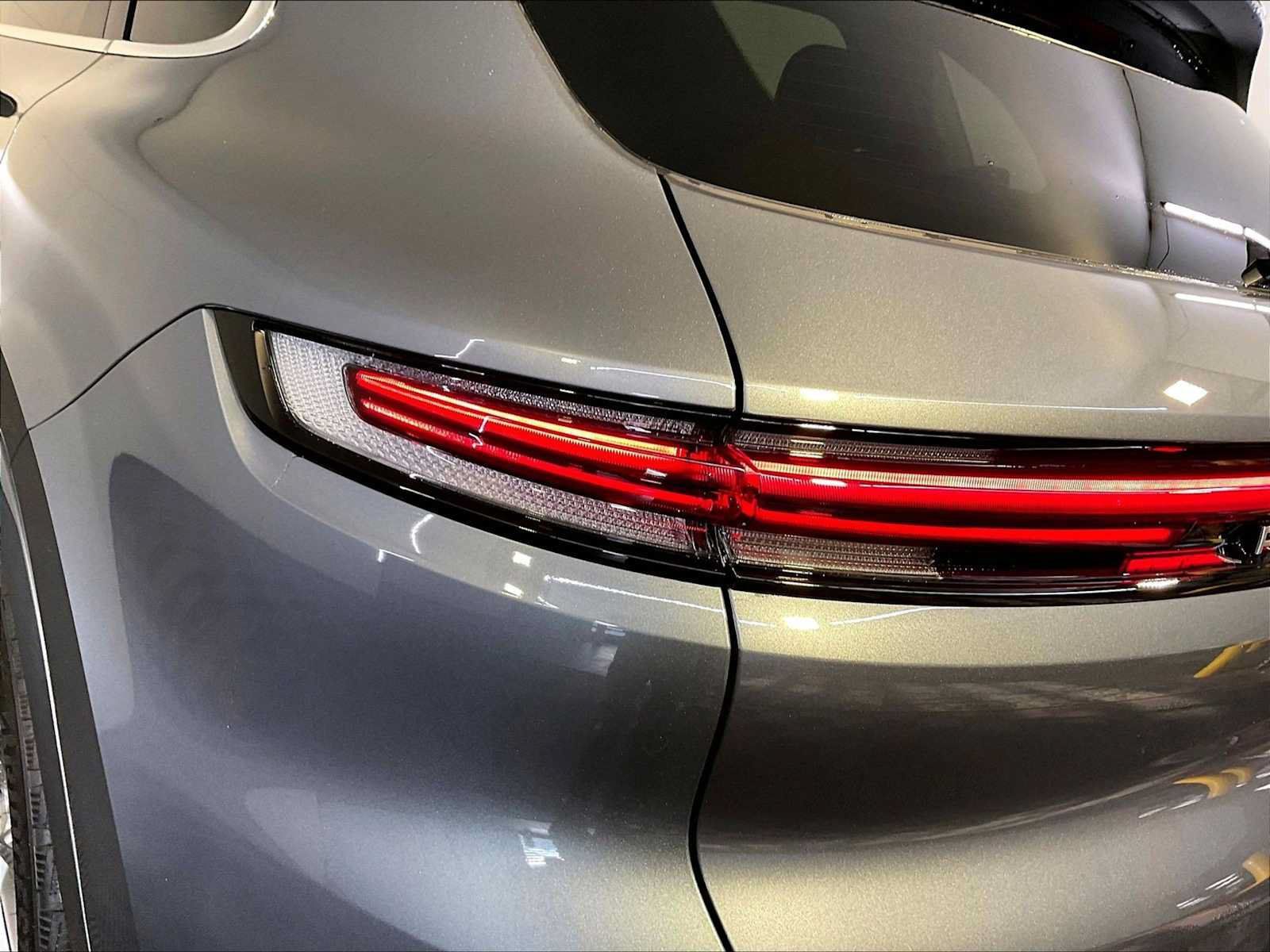 Certified 2026 Porsche Cayenne AWD/4WD image 30
