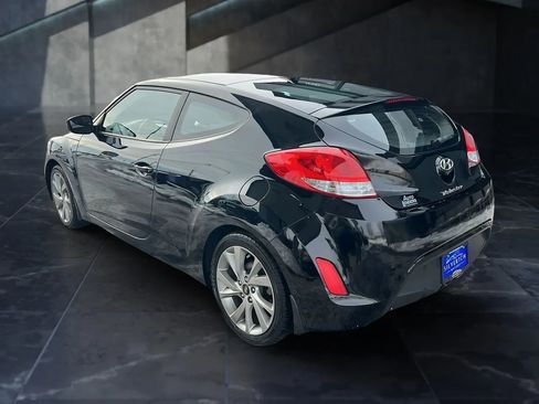 Used 2016 Hyundai Veloster image 4