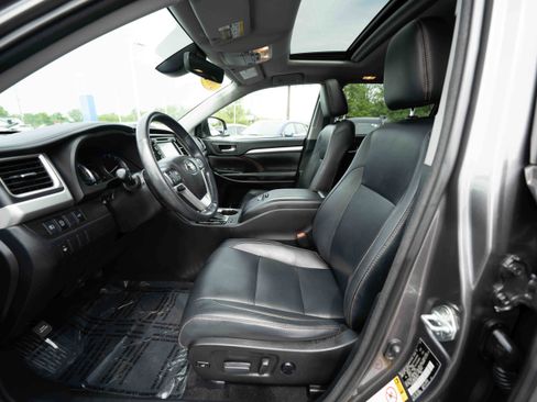Used 2018 Toyota Highlander XLE w/ Protection Package #3 AWD/4WD image 9