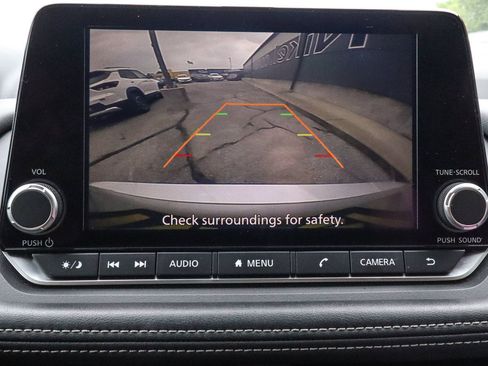 Used 2025 Nissan Rogue SV FWD image 12