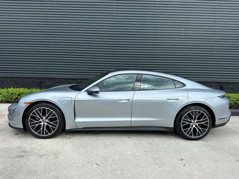 Used 2024 Porsche Taycan image 2