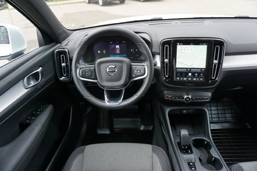 Used 2024 Volvo XC40 B5 Core AWD/4WD image 13