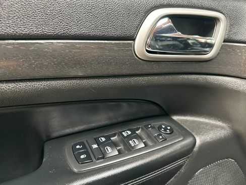 Used 2018 Jeep Grand Cherokee Altitude image 11