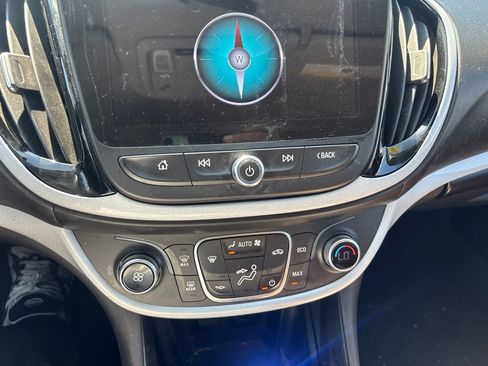 Used 2017 Chevrolet Volt LT FWD image 18