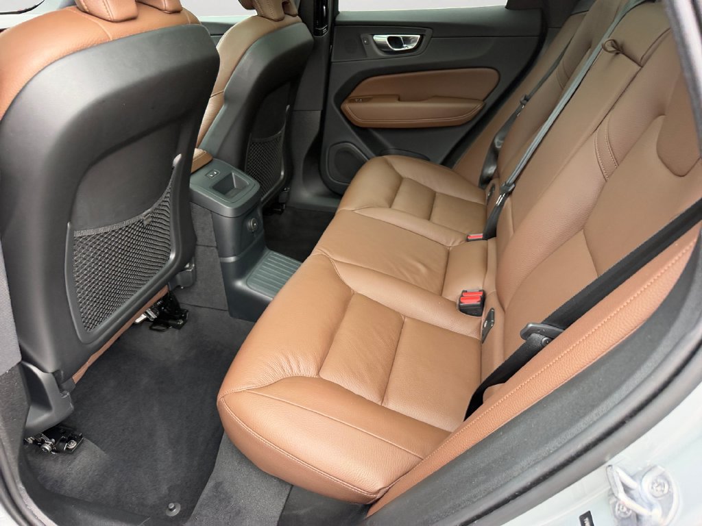 Certified 2024 Volvo XC60 T8 Plus w/ Climate Package AWD/4WD image 12