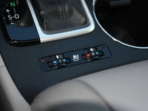 Used 2018 Toyota Highlander Limited image 16