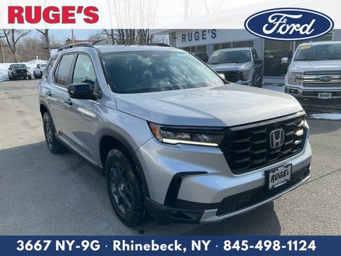 Used 2025 Honda Pilot TrailSport image 1