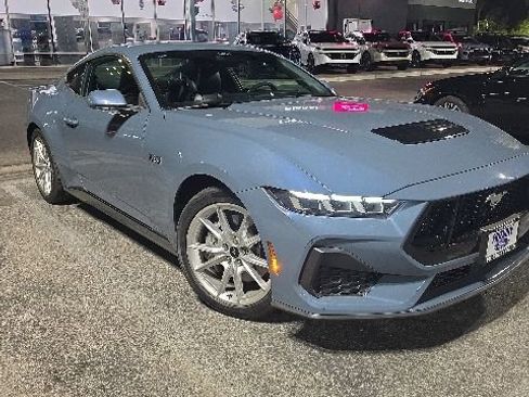 Used 2025 Ford Mustang GT Premium RWD image 3