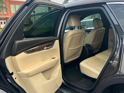 Used 2018 Cadillac XT5 FWD image 16
