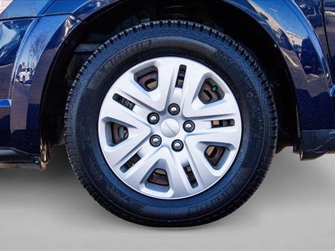 Used 2020 Dodge Journey SE FWD image 9