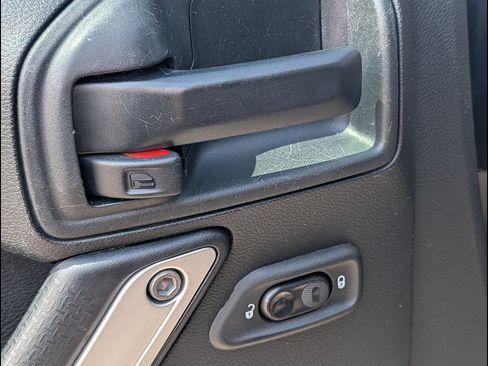 Used 2017 Jeep Wrangler Unlimited Sahara AWD/4WD image 25