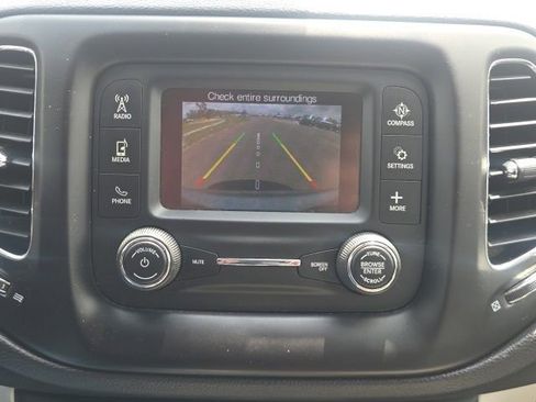 Used 2018 Jeep Compass Latitude FWD image 28