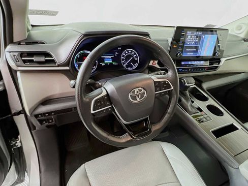 Used 2022 Toyota Sienna Limited AWD/4WD image 11