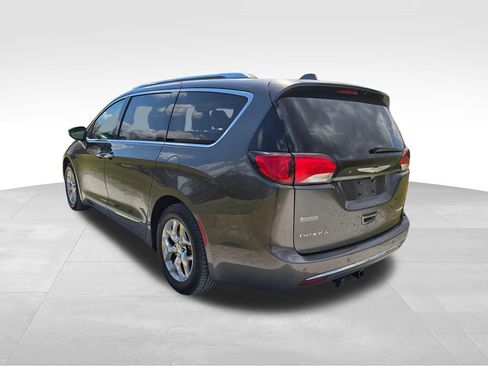 Used 2017 Chrysler Pacifica Limited image 17