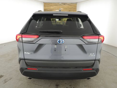 Used 2022 Toyota RAV4 XLE w/ Convenience Package image 4